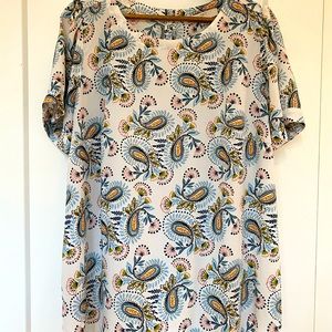 Adorable paisley short sleeve Loft blouse